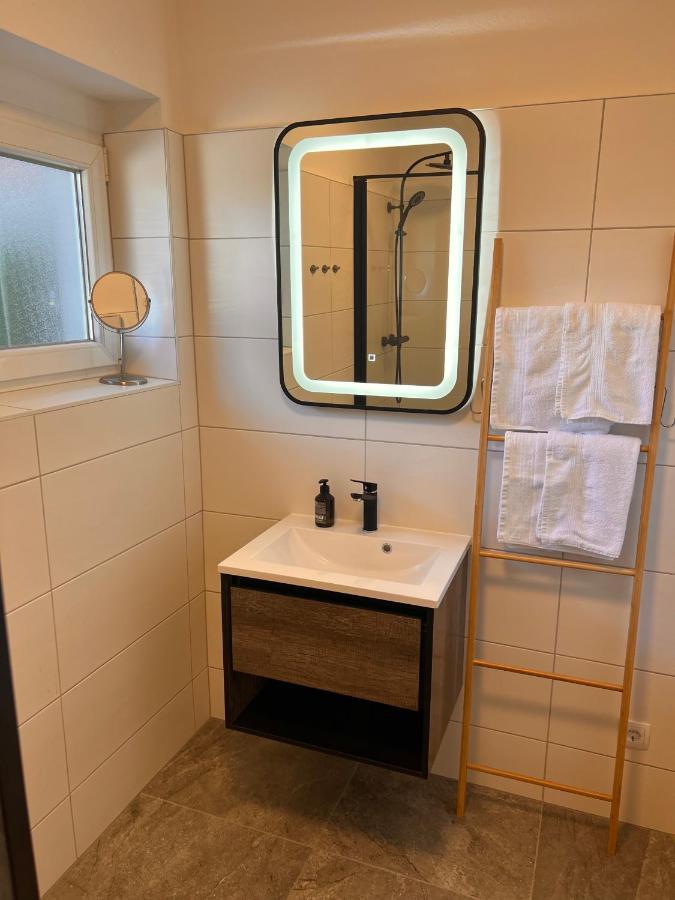 Ferienwohnung Imzaro: Erdgeschoss, 2 Schlafzimmer Plus Schlafsofa, Eigener Eingang, Grosse Terrasse Mit Garten! Spittal an der Drau Exterior foto